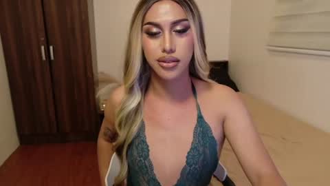 EMELY online show from August 11, 3:03 pm