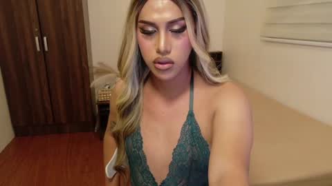 EMELY online show from August 12, 3:25 pm