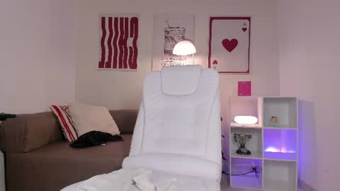 Emily online show from August 12, 4:53 pm