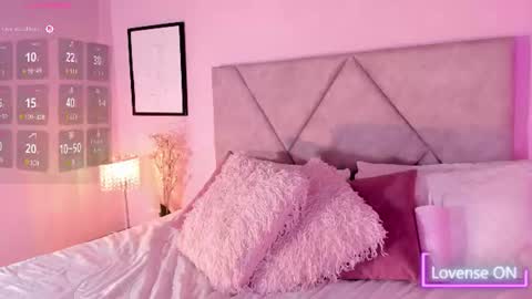 Emiilyh online show from August 4, 11:02 pm