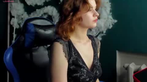 Emili Gilbert online show from August 11, 9:44 am