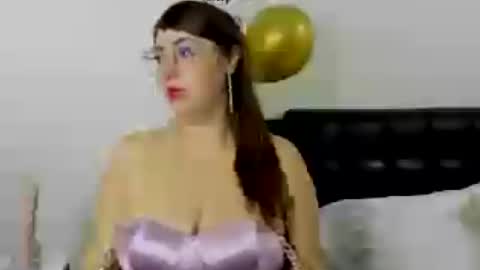 emili_luxe online show from August 4, 2:41 am
