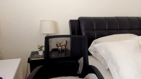emili_luxe online show from August 16, 7:12 am