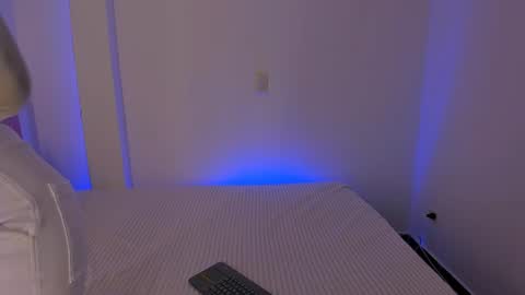 emili_williams10 online show from July 9, 11:54 pm
