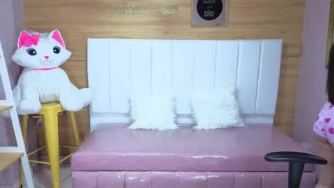 Emilia  online show from April 25, 5:35 am