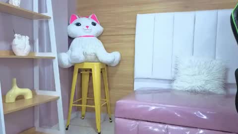 Emilia  online show from April 28, 4:32 pm
