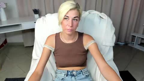 emilia_wilss online show from August 13, 12:30 pm