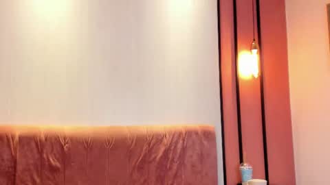 emiliabell_ online show from August 5, 9:35 pm