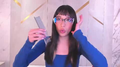 emiliabell_ online show from August 6, 8:08 pm