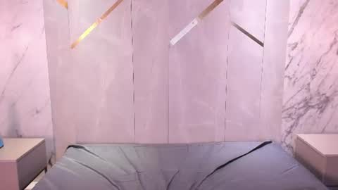 emiliabell_ online show from August 6, 10:20 pm
