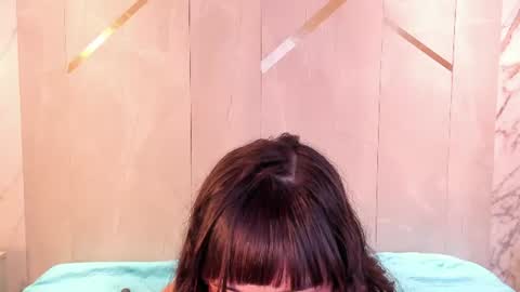 emiliabell_ online show from August 7, 5:24 pm