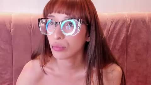 emiliabell_ online show from August 10, 10:55 pm