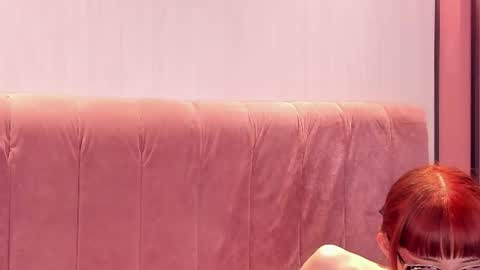 emiliabell_ online show from August 11, 5:04 pm