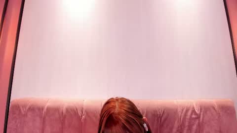 emiliabell_ online show from August 12, 2:52 pm