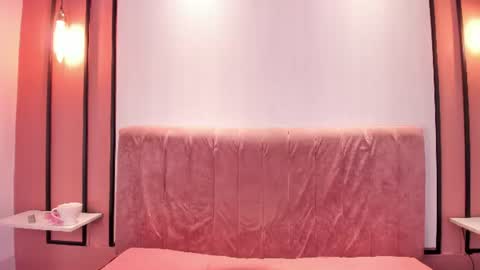 emiliabell_ online show from August 12, 5:26 pm
