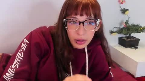 emiliabell_ online show from August 18, 2:56 pm