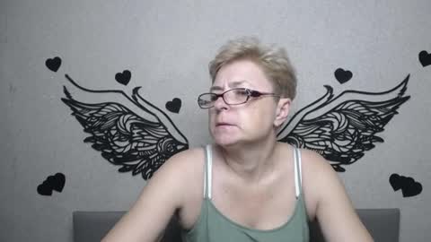 EmiliaGree online show from August 8, 7:25 pm