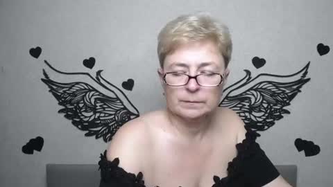 EmiliaGree online show from August 9, 1:39 am