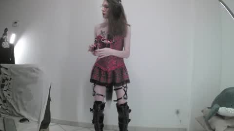 Emilia la cornue online show from July 12, 10:05 pm