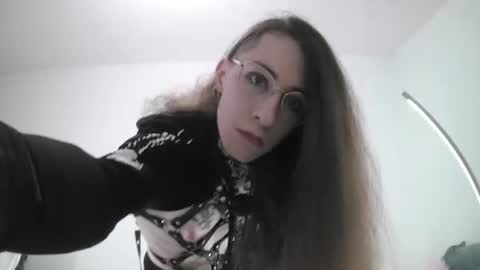 Emilia la cornue online show from July 20, 10:02 pm