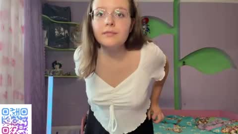 Kira online show from August 8, 1:22 pm