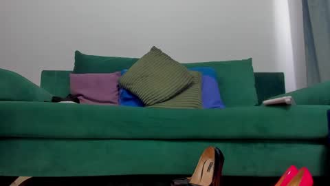 Emiliana online show from May 29, 1:57 pm