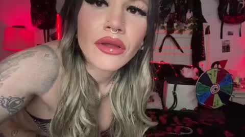 emilietreez online show from August 9, 5:52 am
