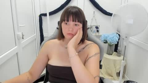 Emmi online show from August 10, 8:16 am