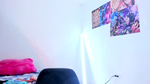 emilly_coper18 online show from August 7, 9:26 pm