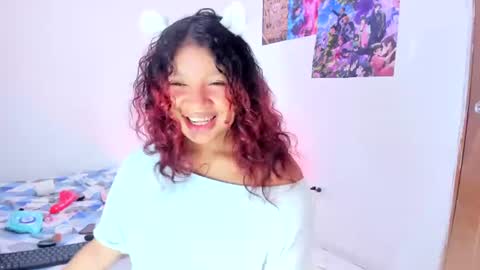 emilly_coper18 online show from August 8, 4:40 pm