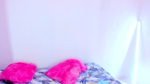 emilly_coper18 online show from August 9, 10:22 pm