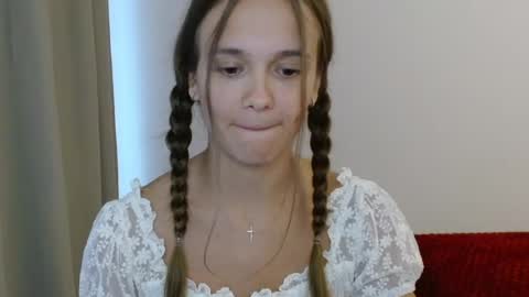 Emilly online show from August 3, 8:54 am
