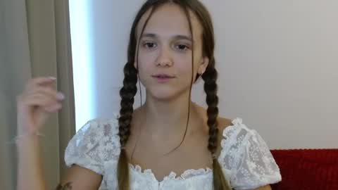 Emilly online show from August 3, 10:00 am
