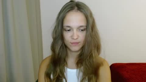 Emilly online show from August 8, 9:15 pm