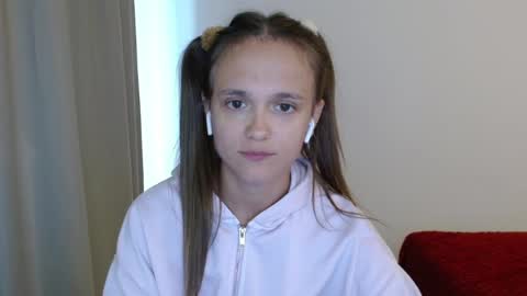 Emilly online show from August 11, 9:44 am