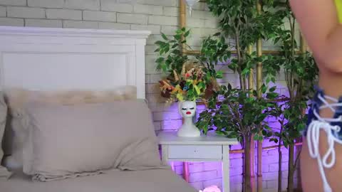 emillybronte online show from August 4, 7:22 pm