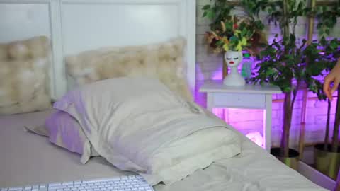 emillybronte online show from August 9, 10:44 pm