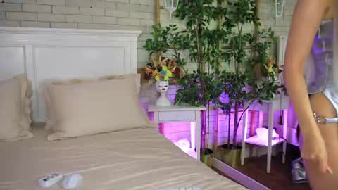 emillybronte online show from August 15, 7:07 pm