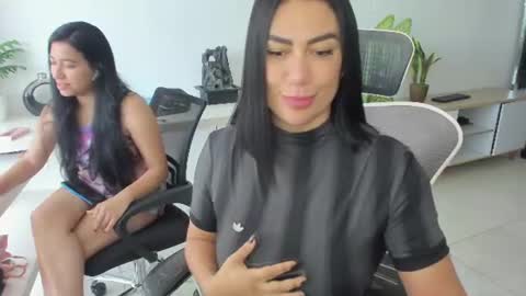Emilly  online show from July 27, 3:50 pm