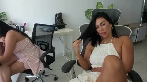 Emilly  online show from August 10, 4:19 pm