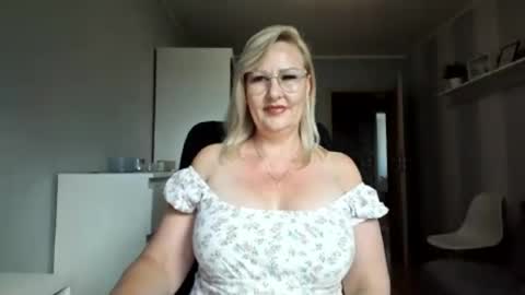 EmillyLove online show from June 23, 7:53 am