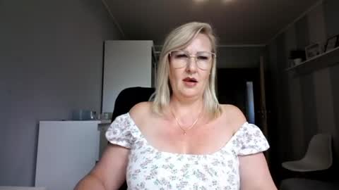 EmillyLove online show from June 23, 8:59 am