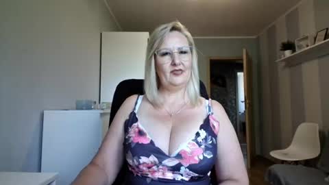 EmillyLove online show from June 26, 8:17 am