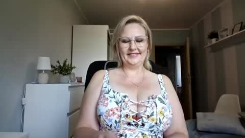 EmillyLove online show from July 14, 7:35 am