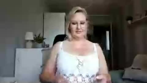 EmillyLove online show from July 17, 6:46 am