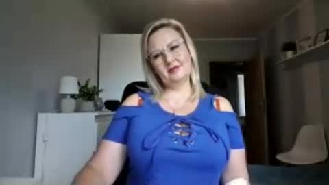 EmillyLove online show from July 20, 7:44 am