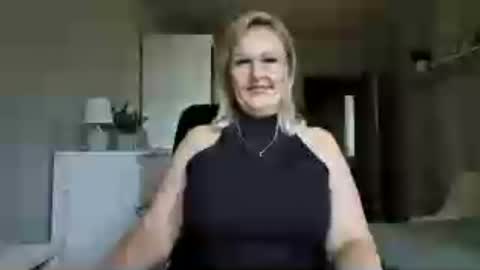 EmillyLove online show from July 22, 8:28 am