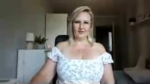EmillyLove online show from July 31, 7:14 am
