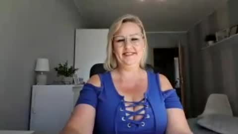 EmillyLove online show from August 12, 12:18 pm