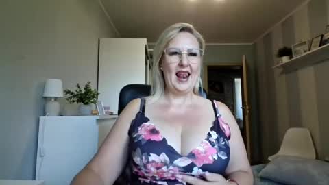 EmillyLove online show from August 14, 7:45 am